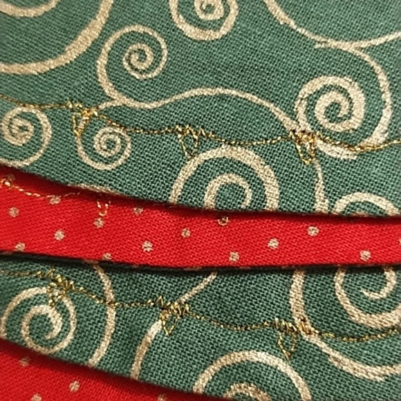 Tea Towel & 4 Handcrafted Napkins Folded into Christmas Tree's Gold Stitching - Picture 7 of 12